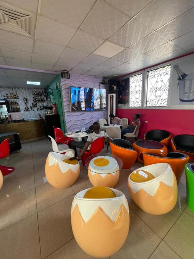 Palace Des Rois Douala Esterno foto